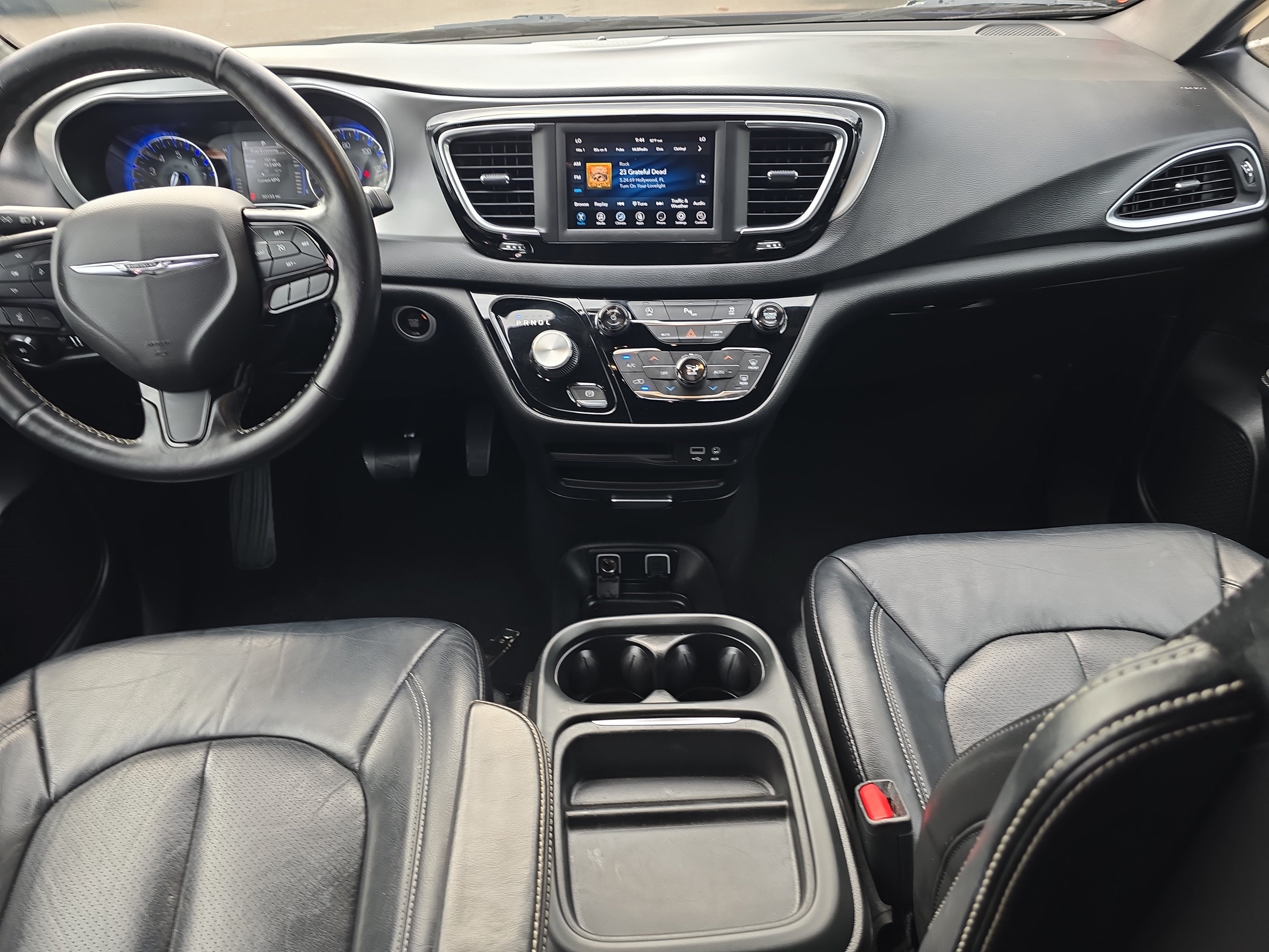 Used 2019 Chrysler Pacifica Touring-L w/ S Appearance Package FWD image 13