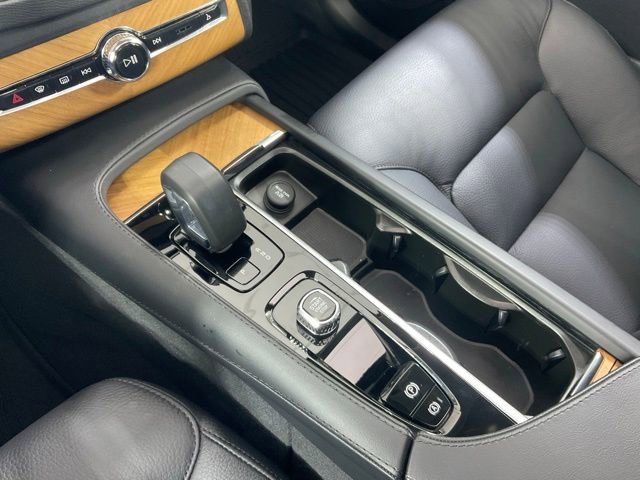Certified 2024 Volvo XC90 T8 Plus w/ Protection Package Premier AWD/4WD image 15