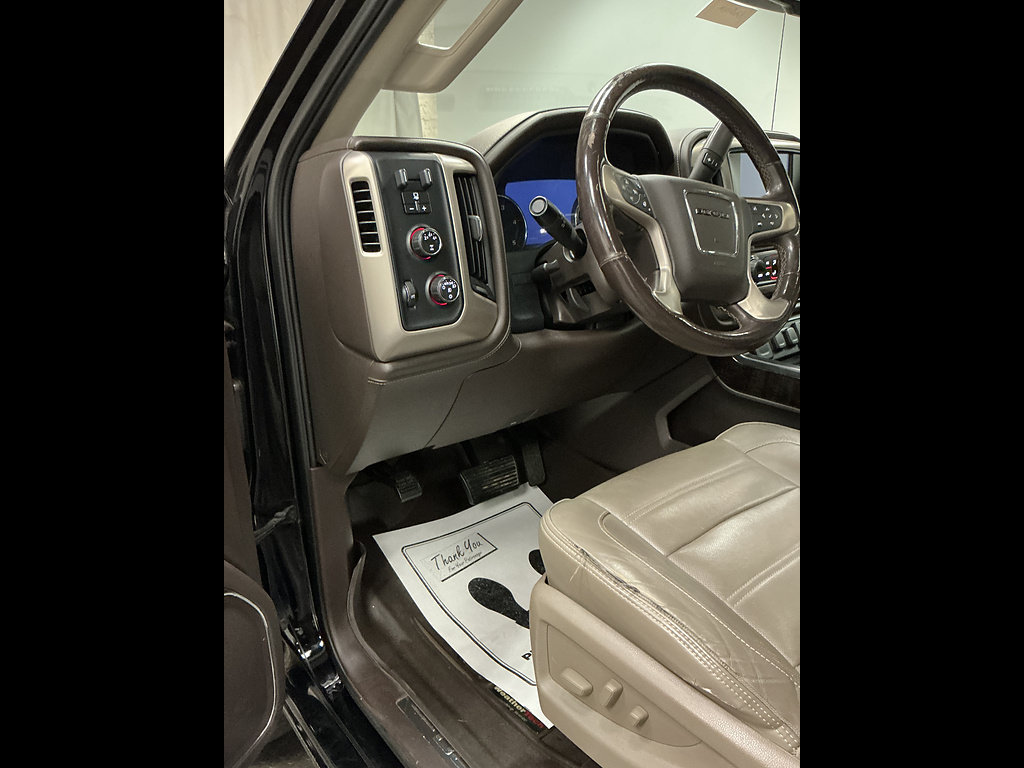 Used 2016 GMC Sierra 2500 Denali w/ Duramax Plus Package AWD/4WD image 9