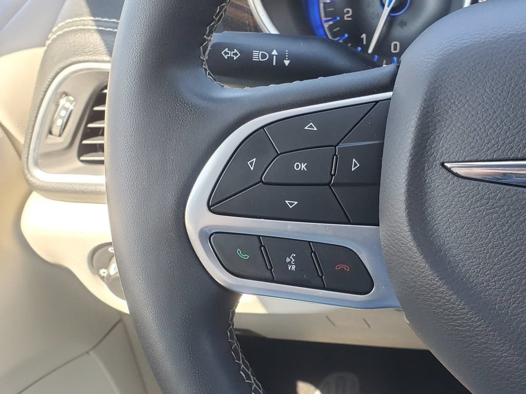Used 2022 Chrysler Pacifica Limited AWD/4WD image 11