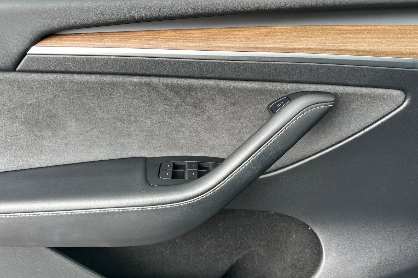 Used 2022 Tesla Model Y Long Range image 10