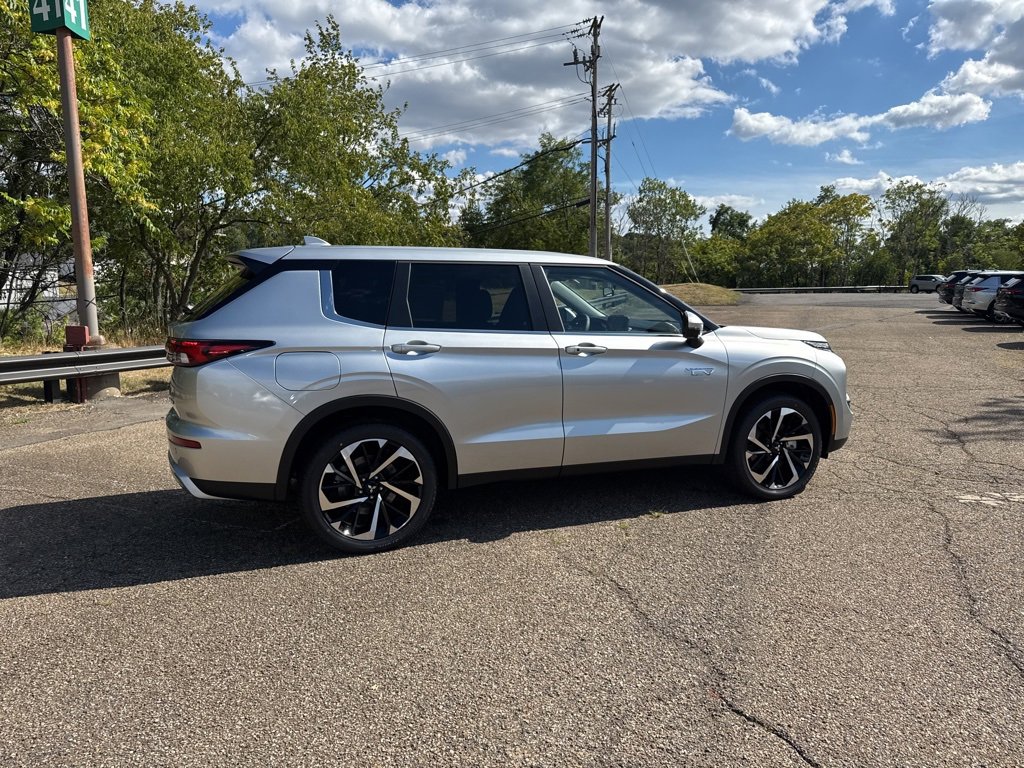 New 2025 Mitsubishi Outlander SE image 5