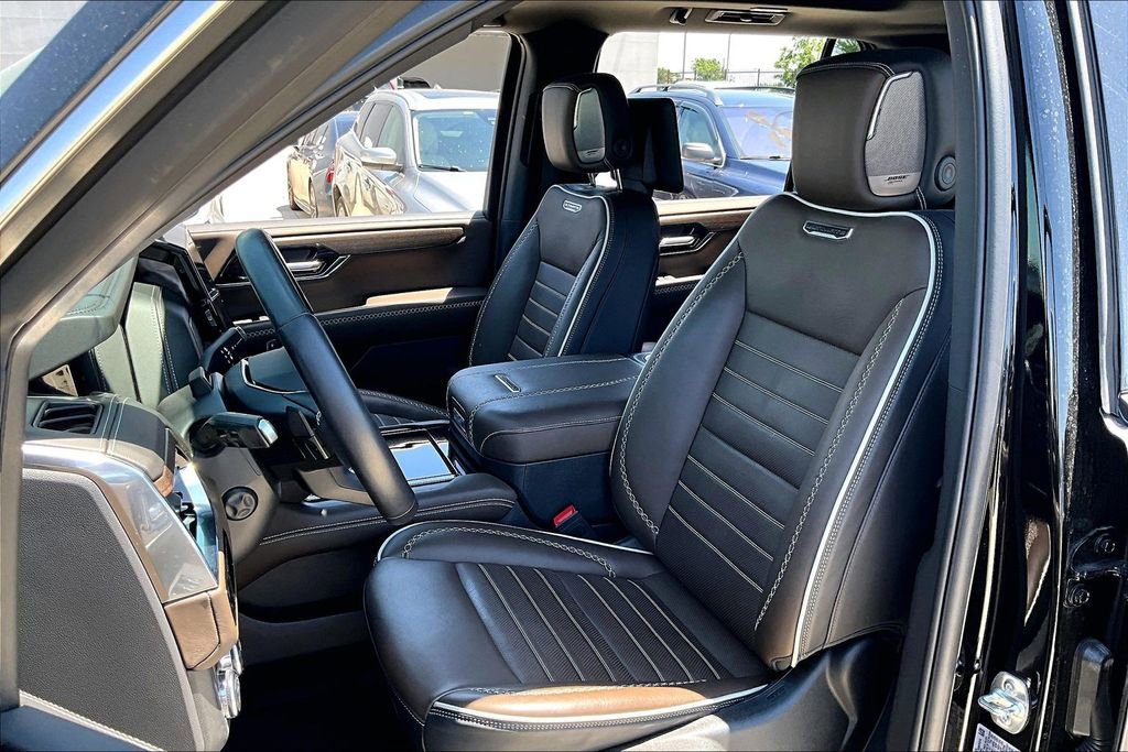 Used 2025 GMC Yukon XL Denali Ultimate w/ LPO, Floor Liner Package AWD/4WD image 31