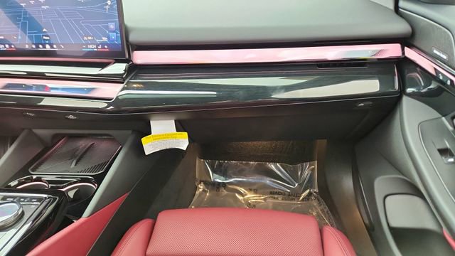 Used 2025 BMW i5 xDrive40 image 37