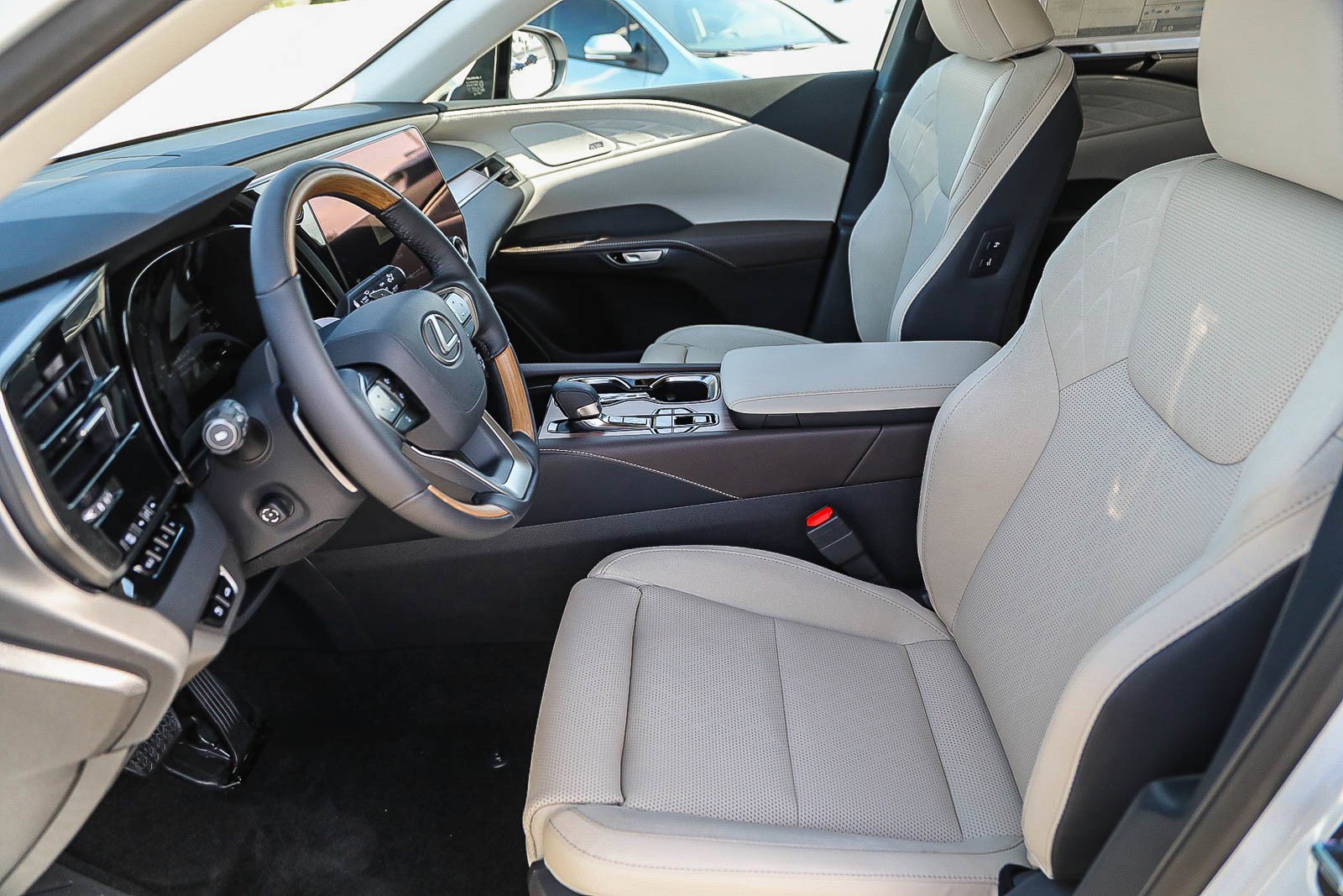 New 2026 Lexus RX 450h AWD image 17