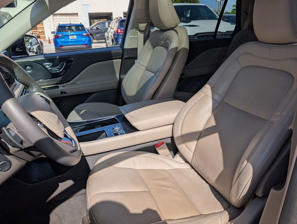Certified 2023 Lincoln Aviator Reserve RWD image 11