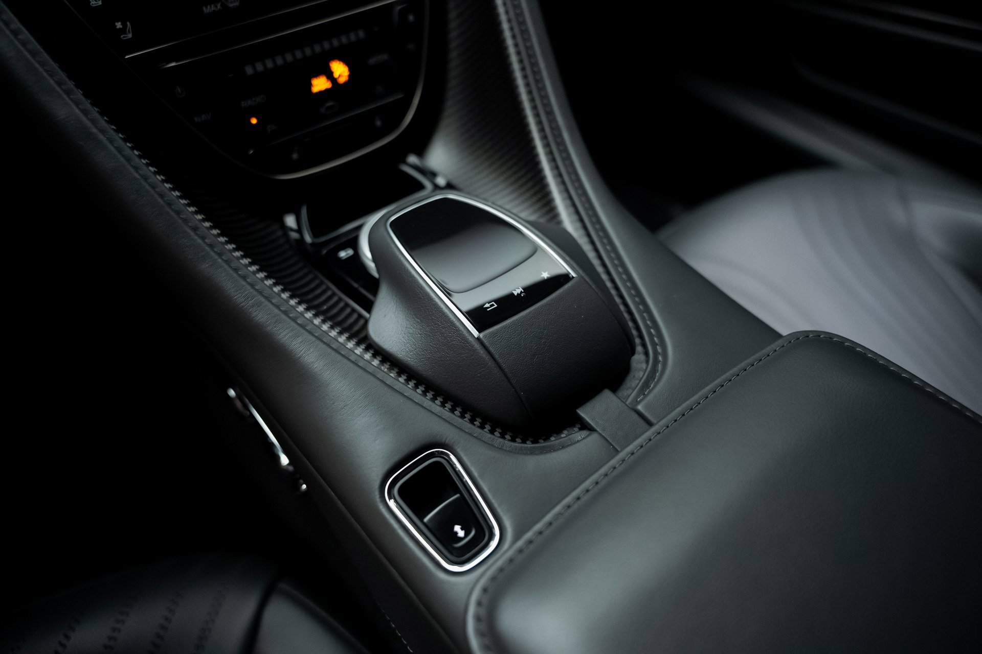 Used 2020 Aston Martin DB11 AMR image 53