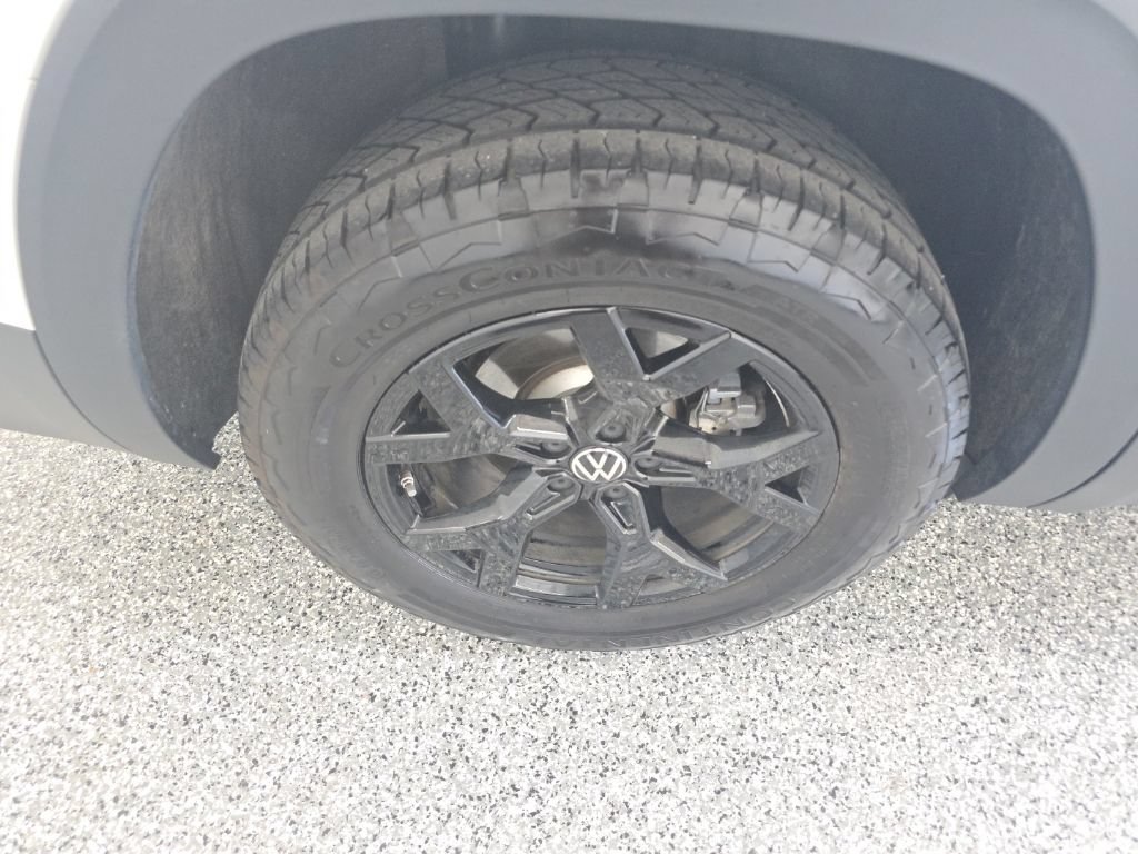 Certified 2024 Volkswagen Atlas Peak Edition SE AWD/4WD image 13