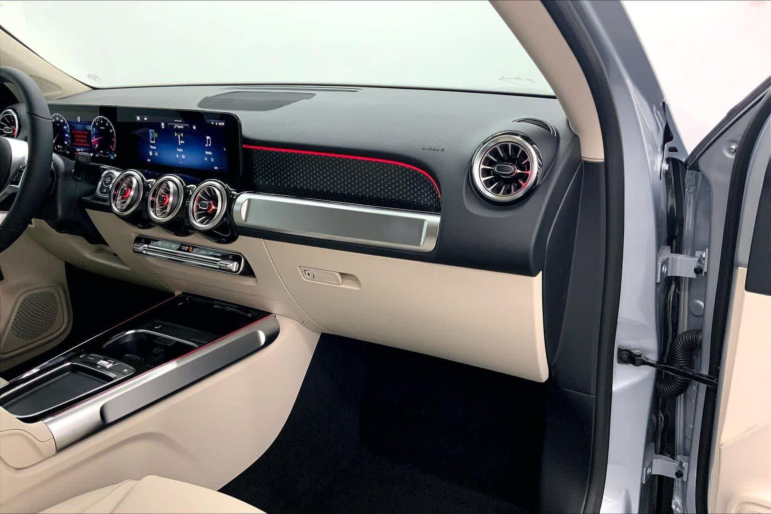 New 2026 Mercedes-Benz GLB 250 image 28