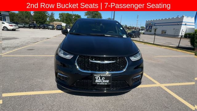 Used 2025 Chrysler Pacifica Select FWD image 3