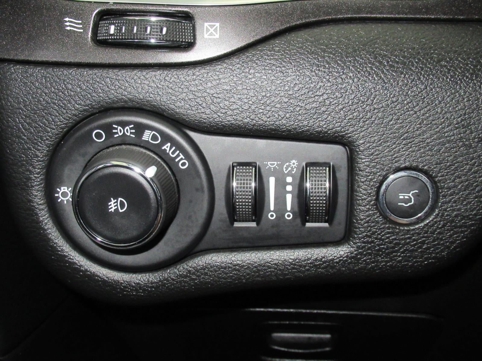 Used 2019 Jeep Cherokee Trailhawk w/ Comfort/Convenience Group AWD/4WD image 27