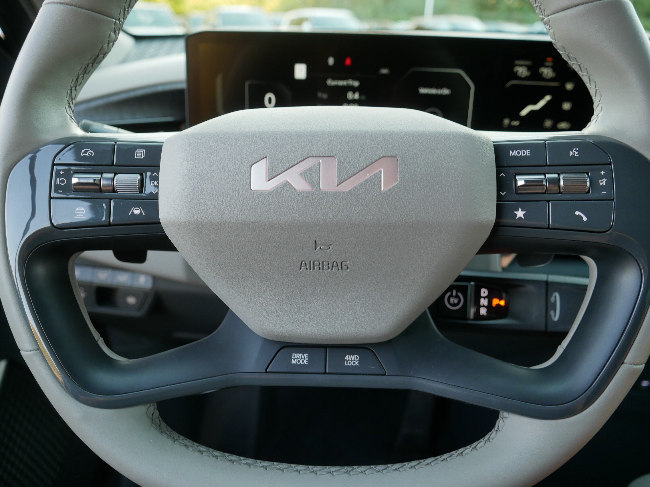 Certified 2024 Kia EV9 Land w/ Towing Package AWD/4WD image 25