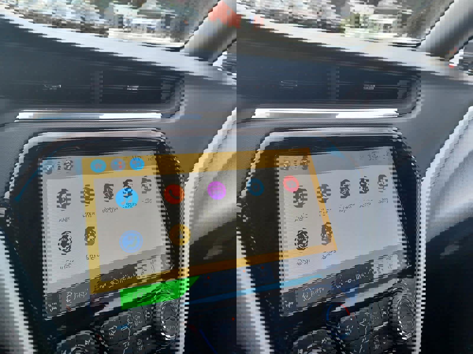 Used 2019 Chevrolet Bolt Premier w/ Infotainment Package image 11