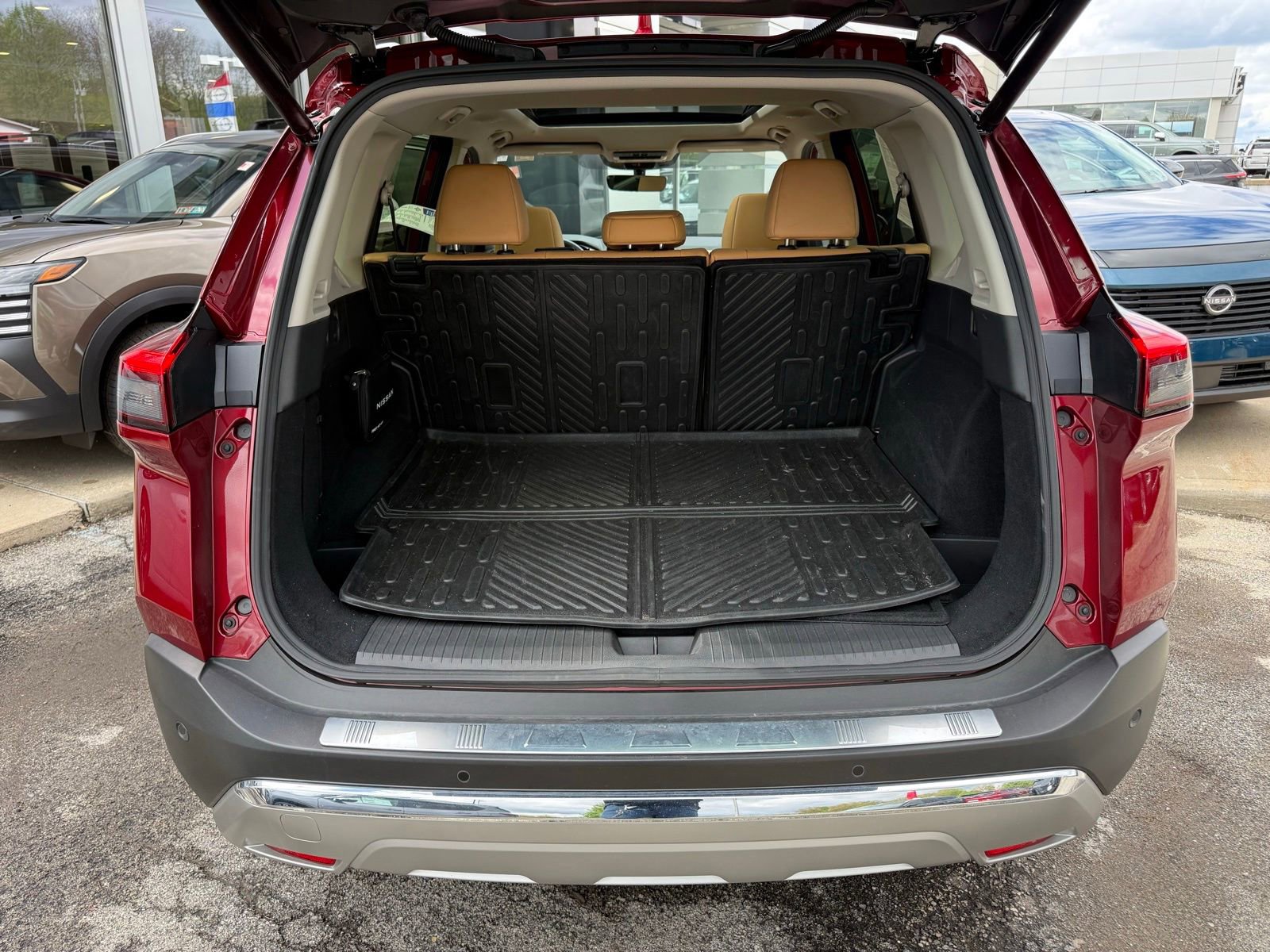 Used 2023 Nissan Rogue Platinum AWD/4WD image 44