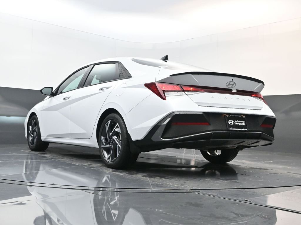 Used 2025 Hyundai Elantra Sport image 18
