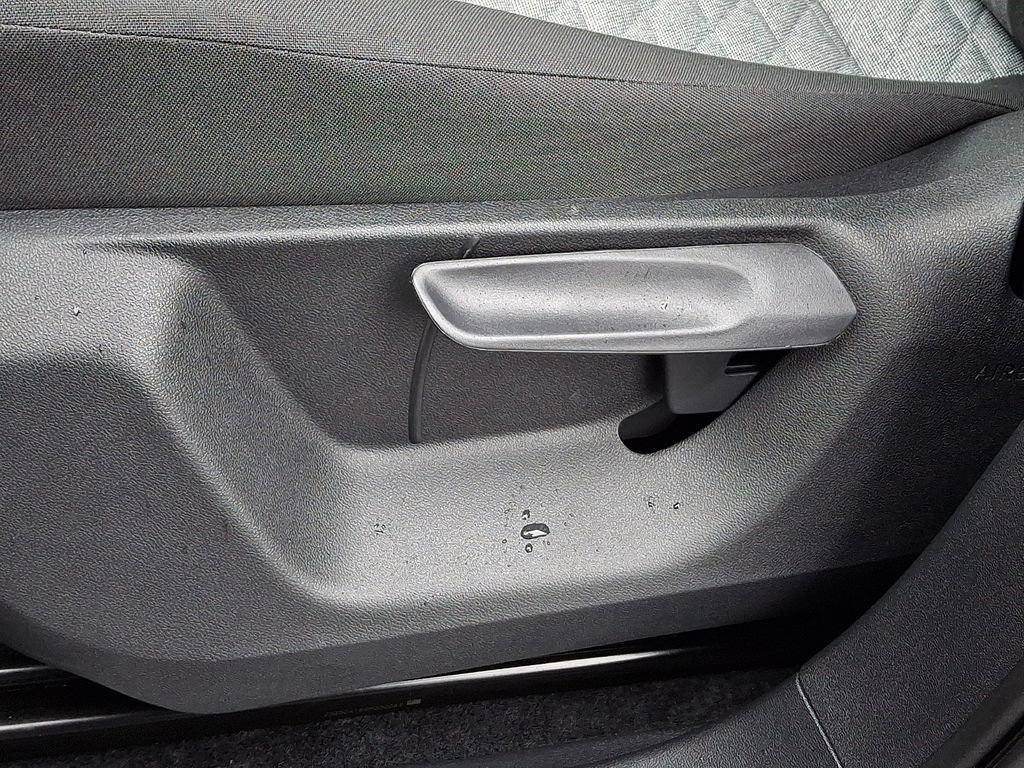 Used 2025 Volkswagen Tiguan S image 25