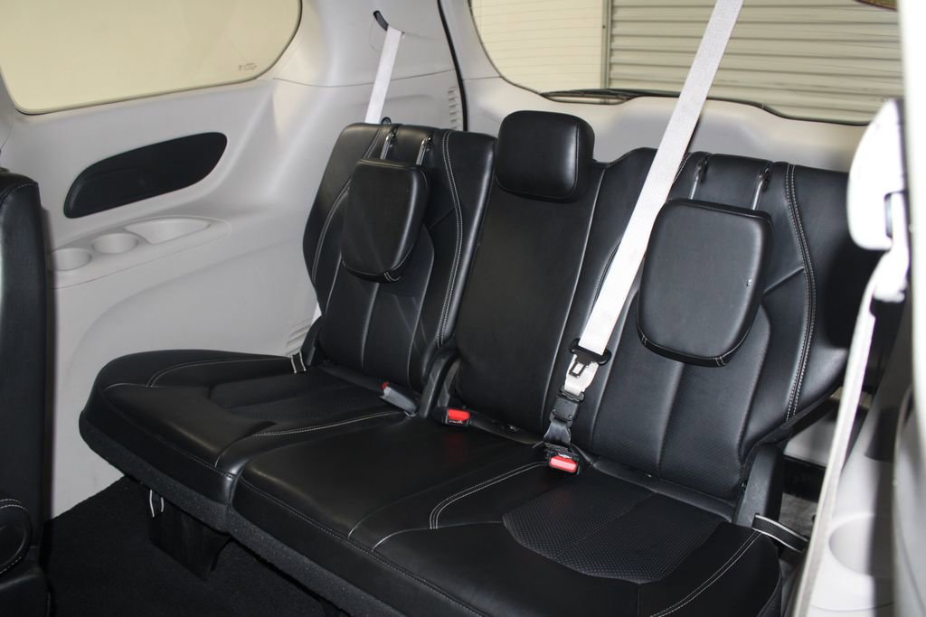 Used 2024 Chrysler Pacifica Touring-L image 24