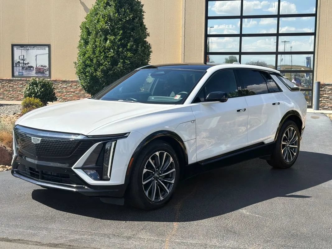 Used 2024 Cadillac Lyriq Sport AWD/4WD image 12