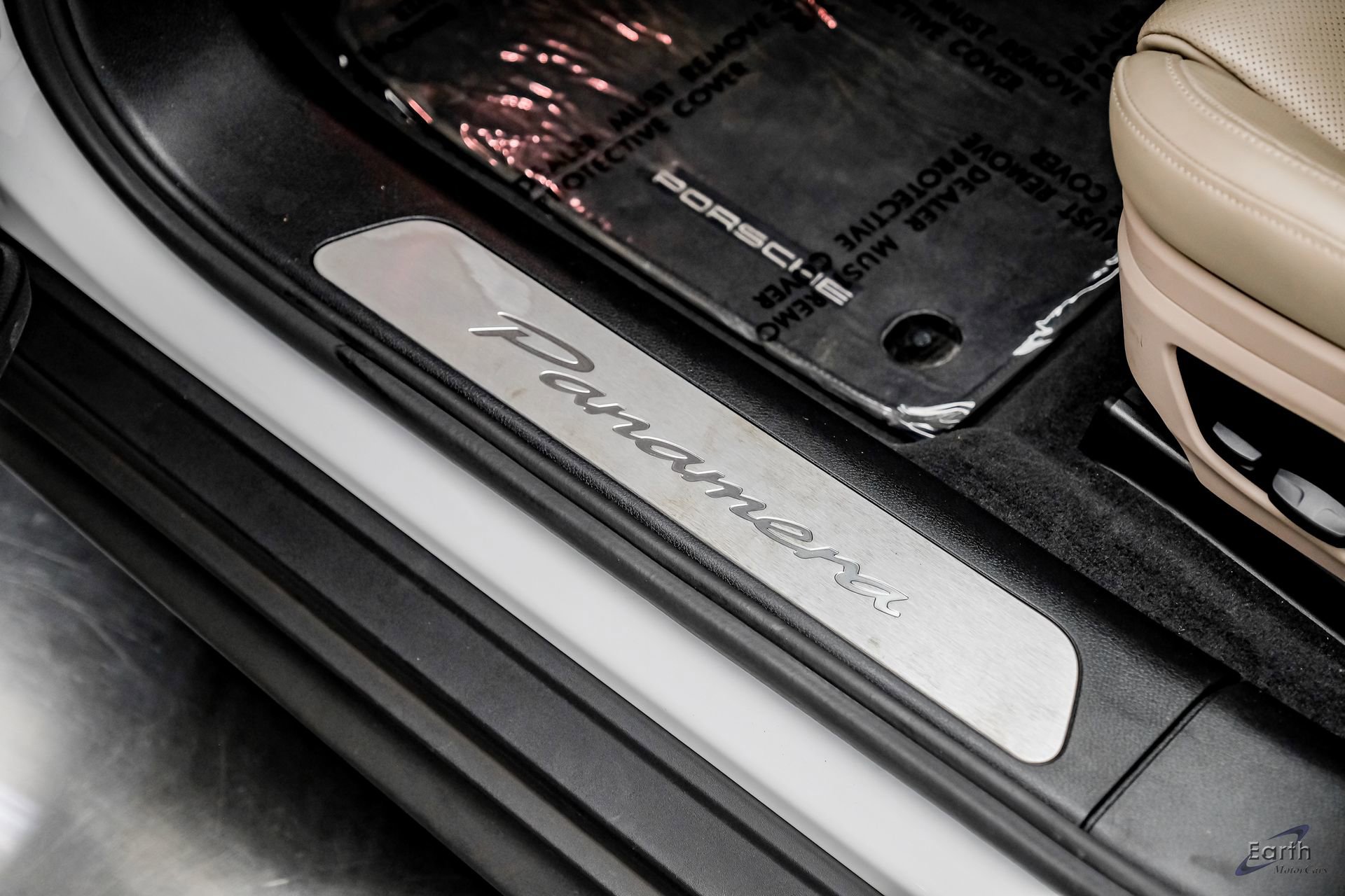 Used 2025 Porsche Panamera w/ Premium Package image 39