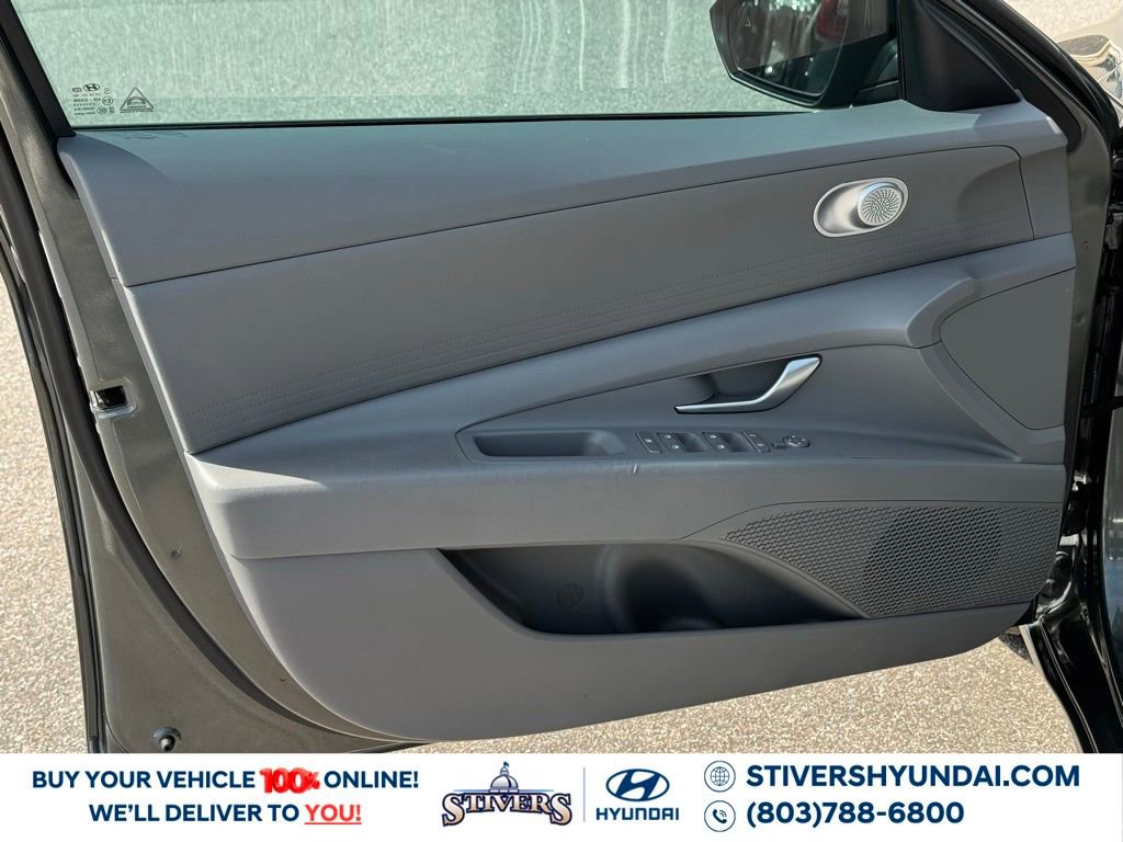 Used 2025 Hyundai Elantra SE image 23