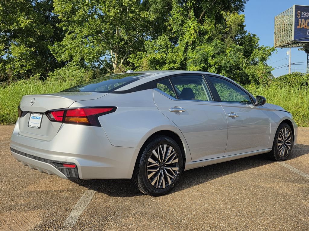 Used 2025 Nissan Altima 2.5 SV FWD image 4