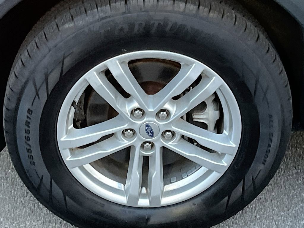 Used 2022 Ford Explorer XLT image 32