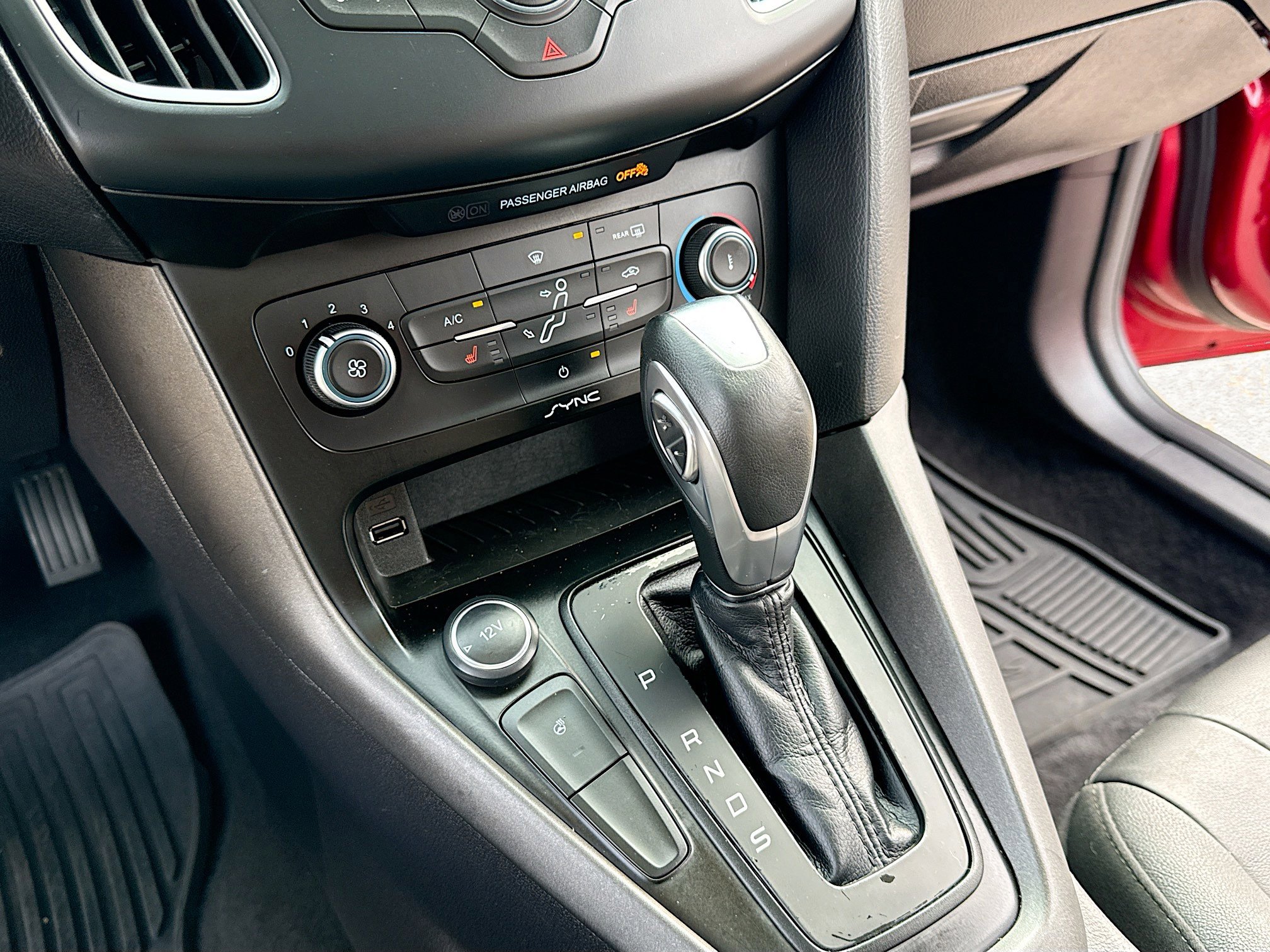 Used 2015 Ford Focus SE w/ Equipment Group 201A image 10