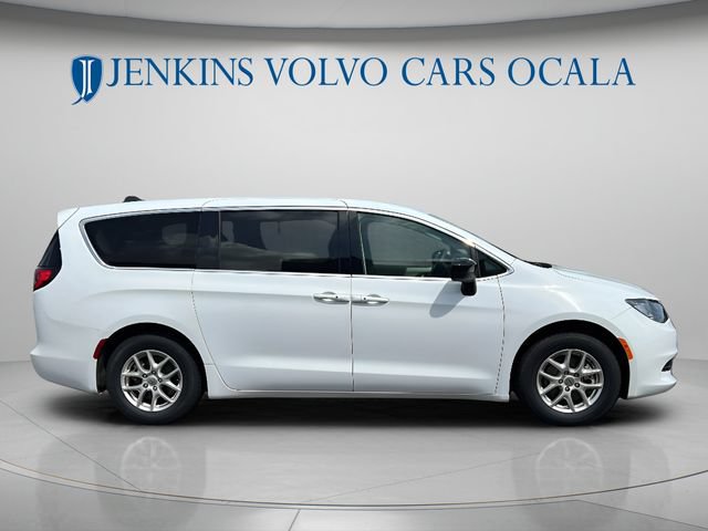 Used 2024 Chrysler Voyager LX FWD image 2