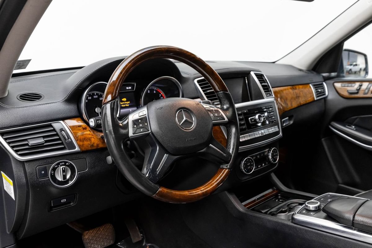 Used 2014 Mercedes-Benz GL 550 4MATIC image 20