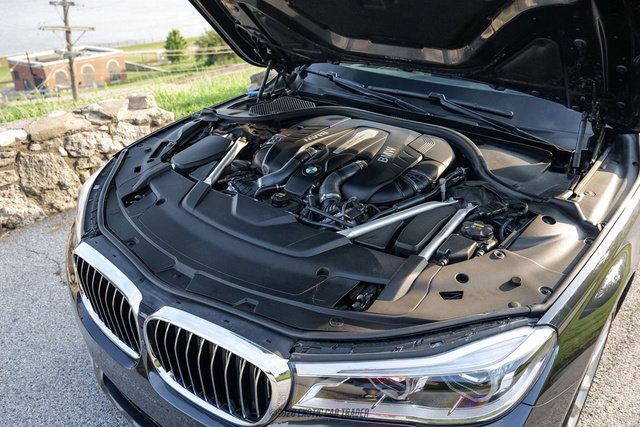 Used 2019 BMW 750i xDrive w/ Executive Package AWD/4WD image 21
