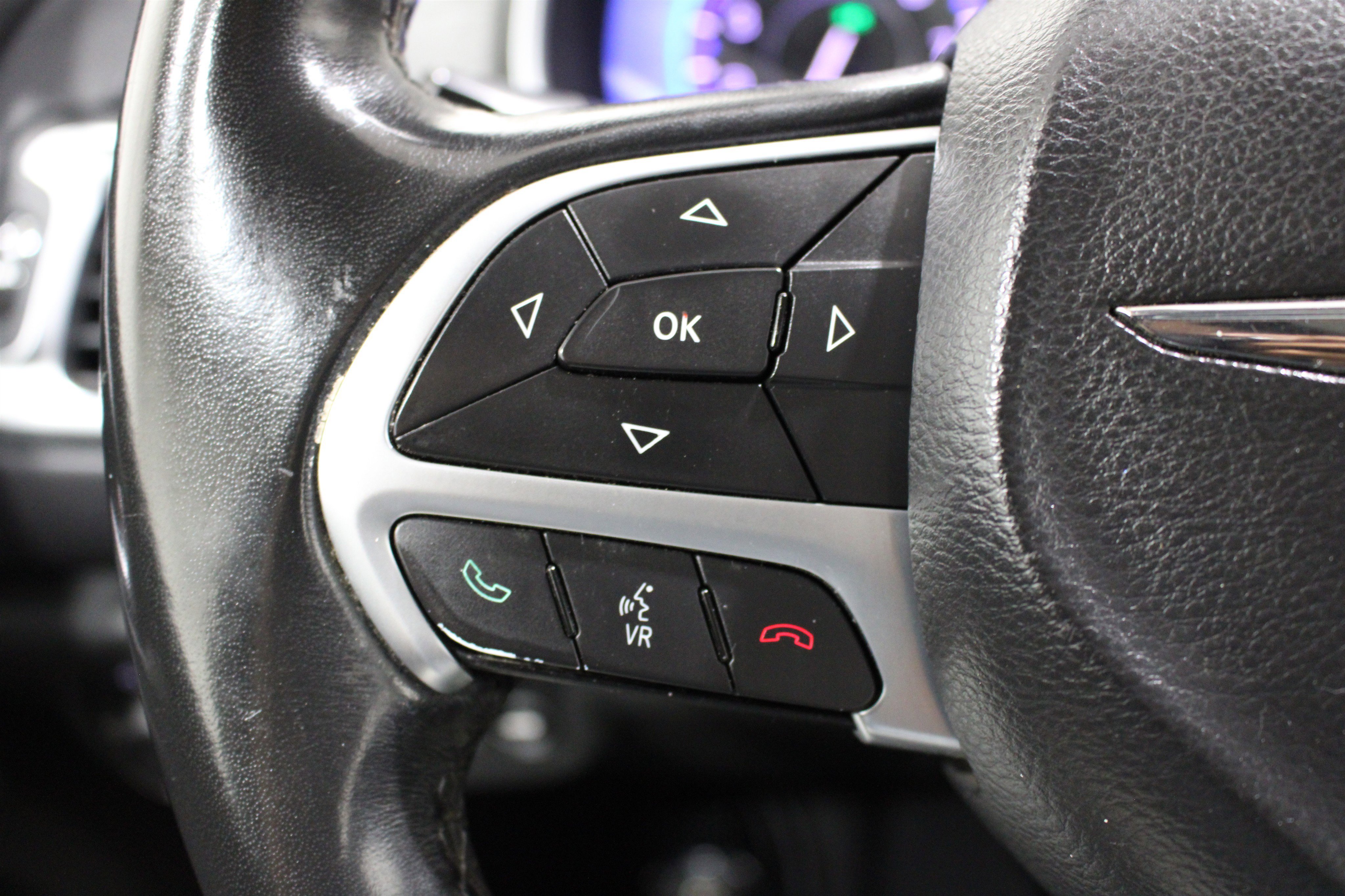 Used 2017 Chrysler 200 Limited Platinum FWD image 9