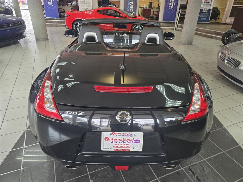 Used 2019 Nissan 370Z Roadster RWD image 24