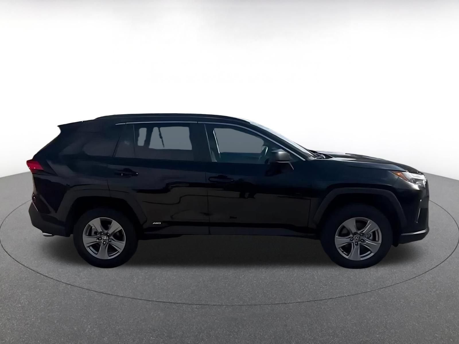 Used 2025 Toyota RAV4 LE AWD/4WD image 16
