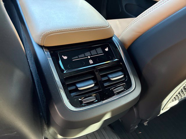 Used 2024 Volvo XC60 B5 Ultimate w/ Protection Package Premier AWD/4WD image 12