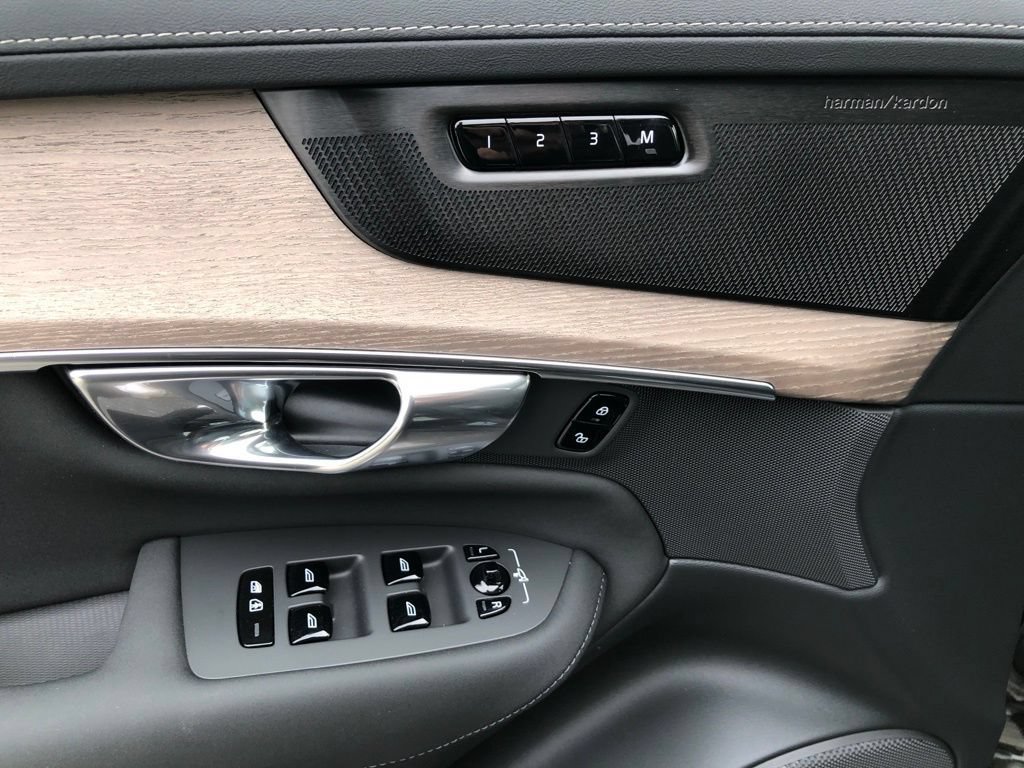 New 2026 Volvo XC90 B6 Plus w/ Protection Package Premier AWD/4WD image 5