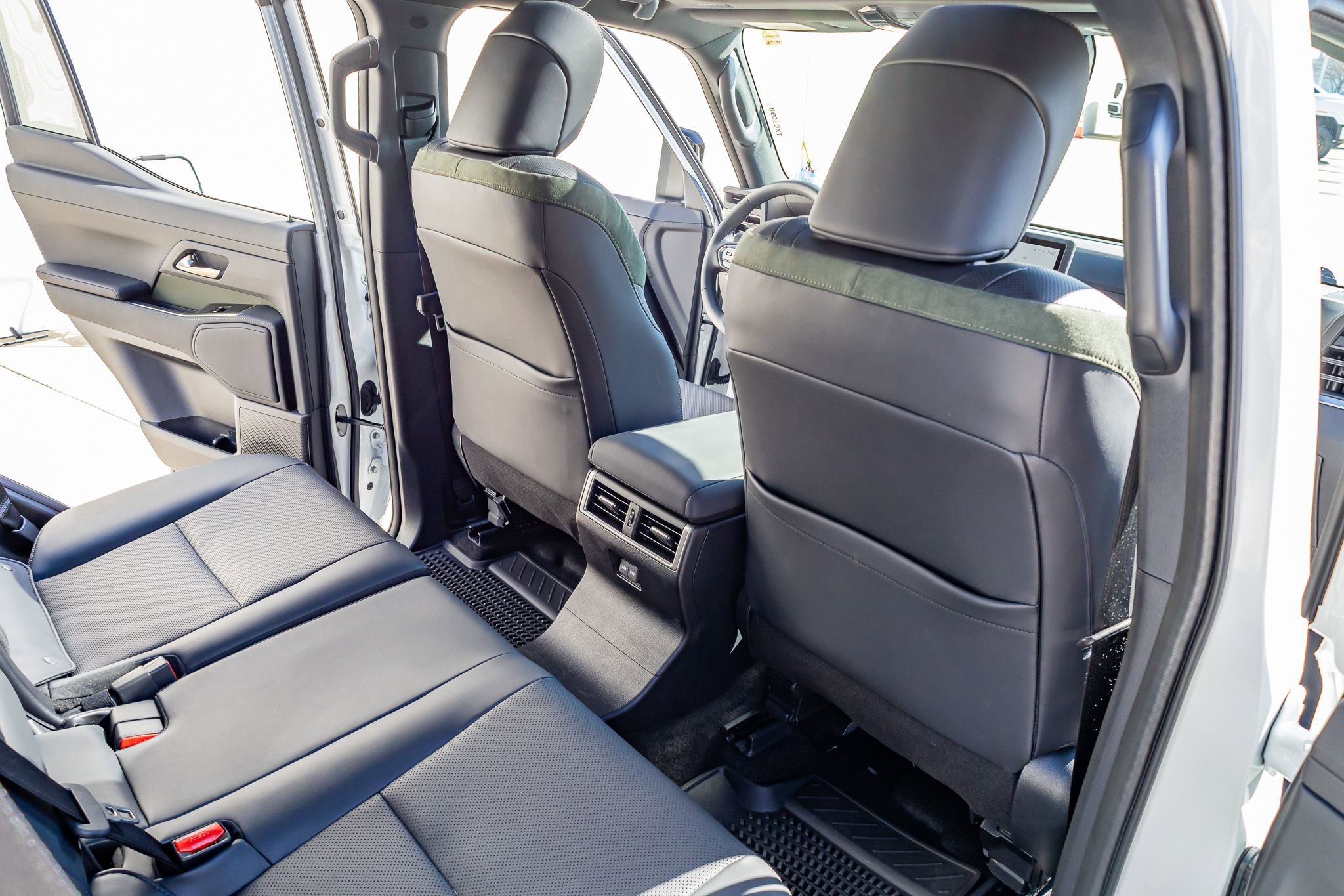 Used 2025 Lexus GX 550 550 Overtrail image 32