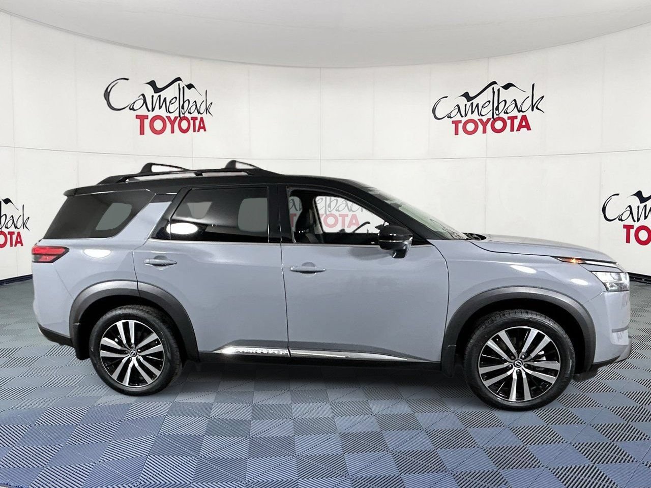 Used 2023 Nissan Pathfinder Platinum w/ Cargo Package AWD/4WD image 8