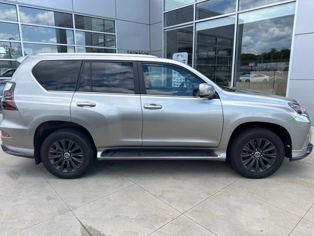 Used 2023 Lexus GX 460 Premium w/ Accessory Package AWD/4WD image 8