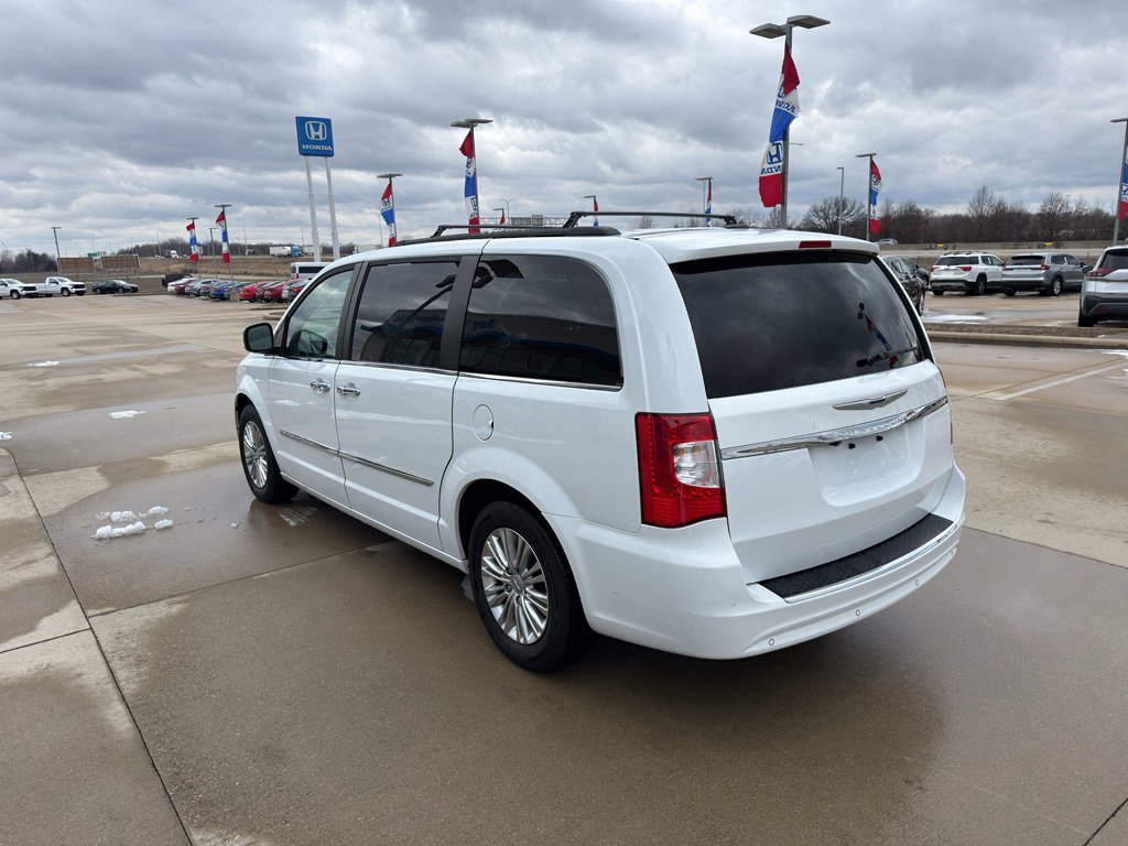 Used 2015 Chrysler Town & Country Touring-L w/ Driver Convenience Group FWD image 7