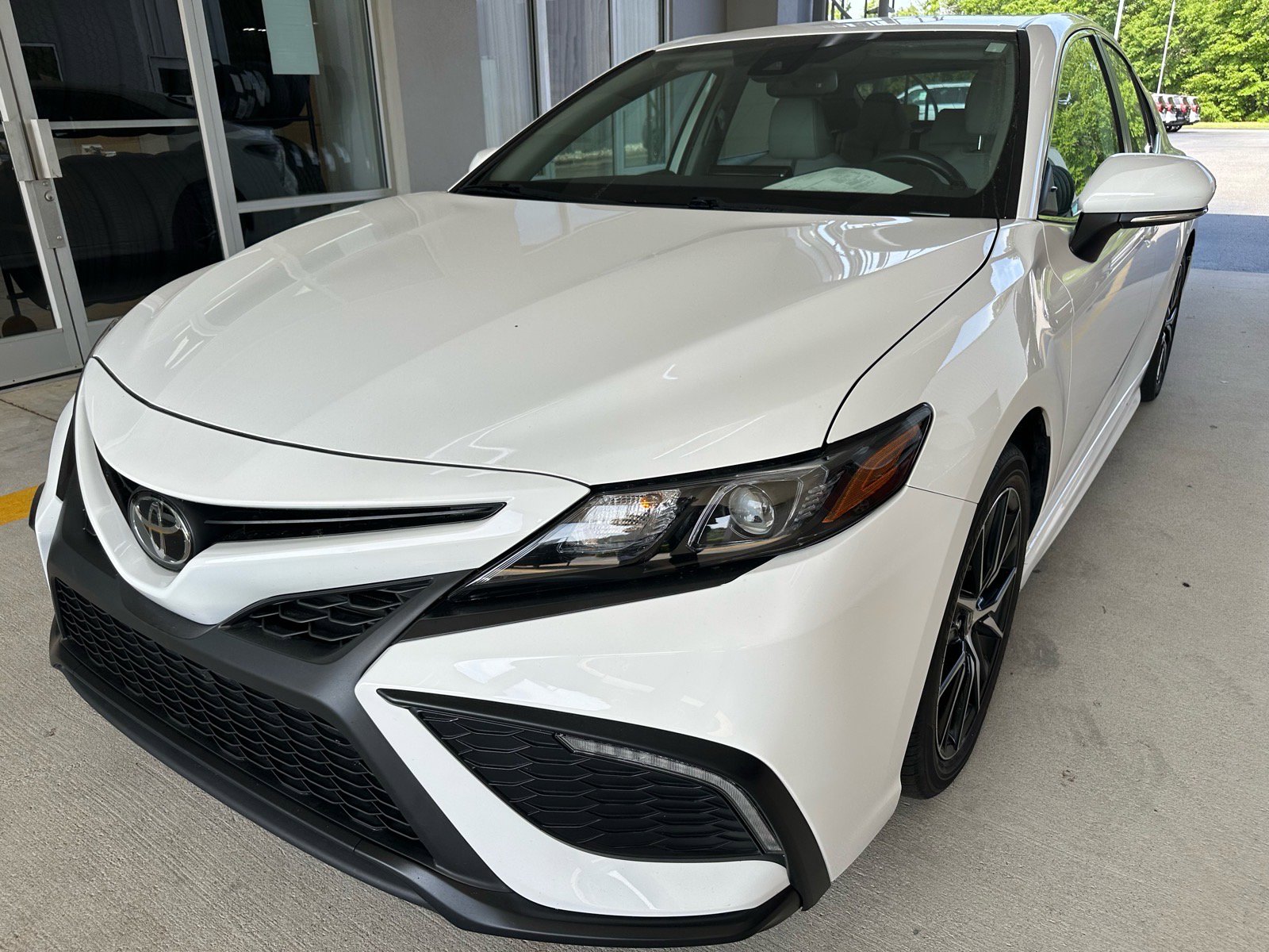 Used 2023 Toyota Camry SE w/ Convenience Package FWD image 1
