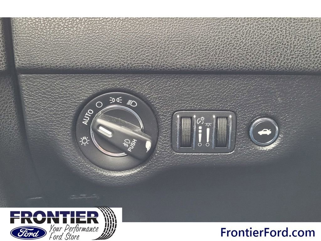 Used 2016 Chrysler 300 C RWD image 15