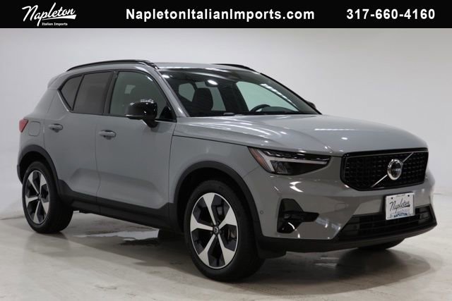 Used 2025 Volvo XC40 B5 Plus