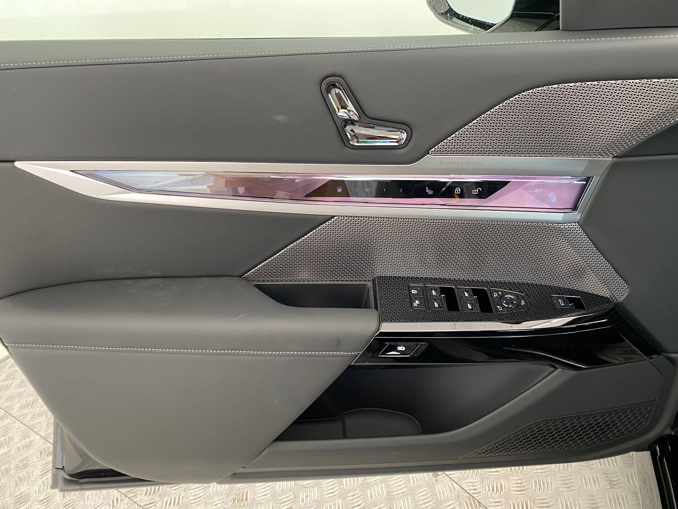 New 2026 BMW 750e xDrive w/ Premium Package image 12