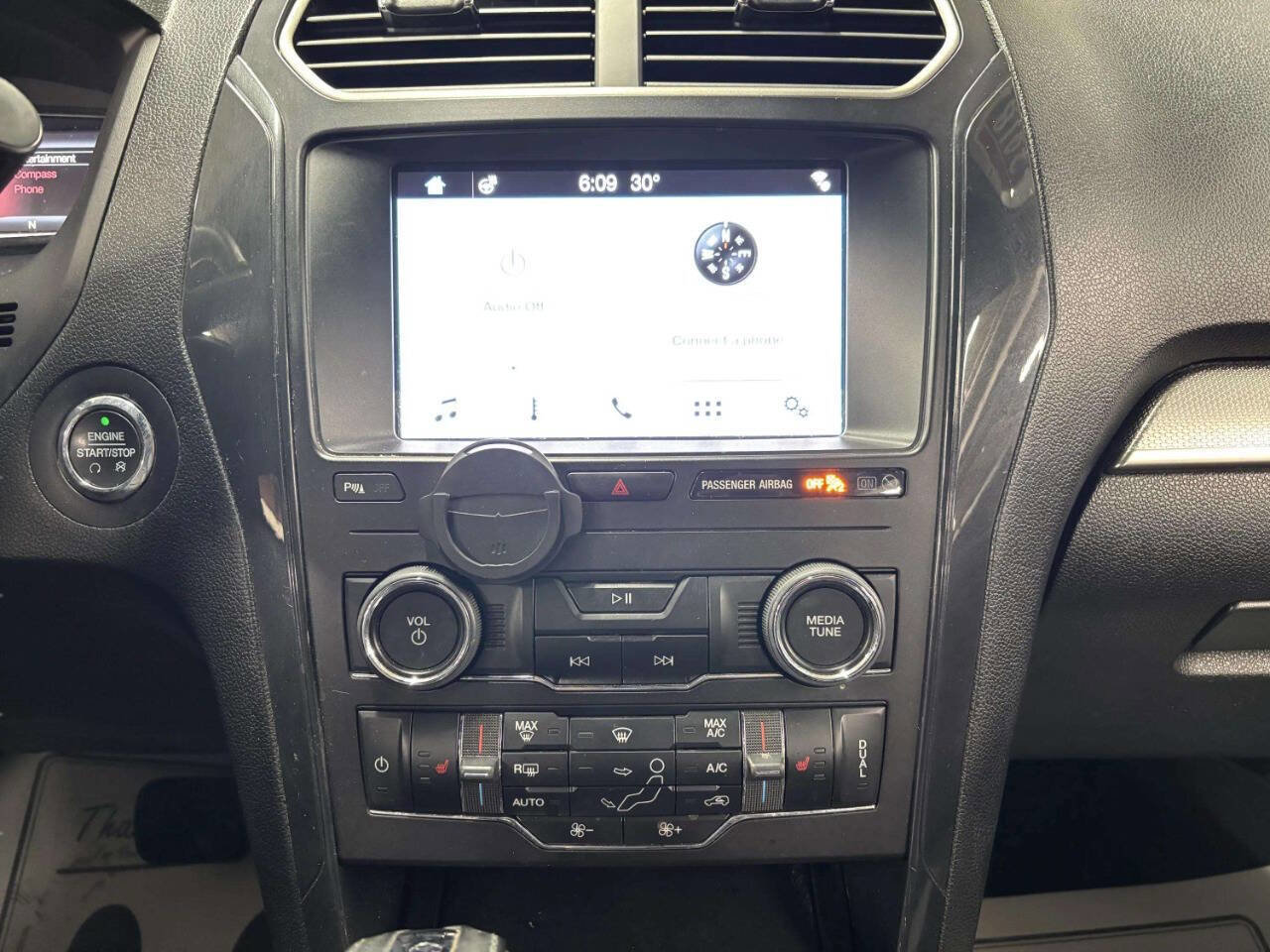 Used 2018 Ford Explorer XLT w/ Equipment Group 202A AWD/4WD image 28