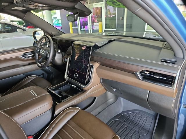 Certified 2025 GMC Yukon Denali Ultimate image 30