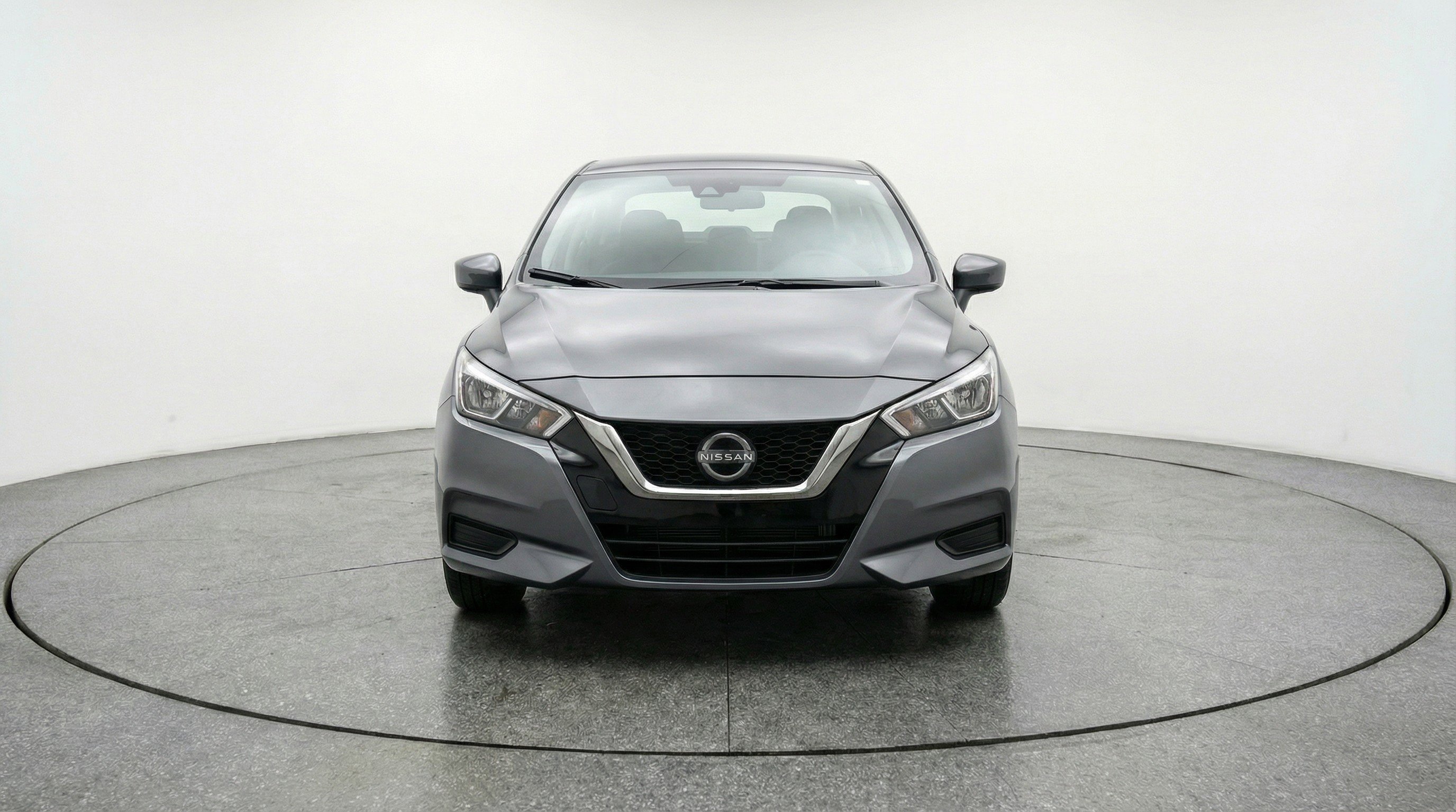 Used 2025 Nissan Versa SV image 2