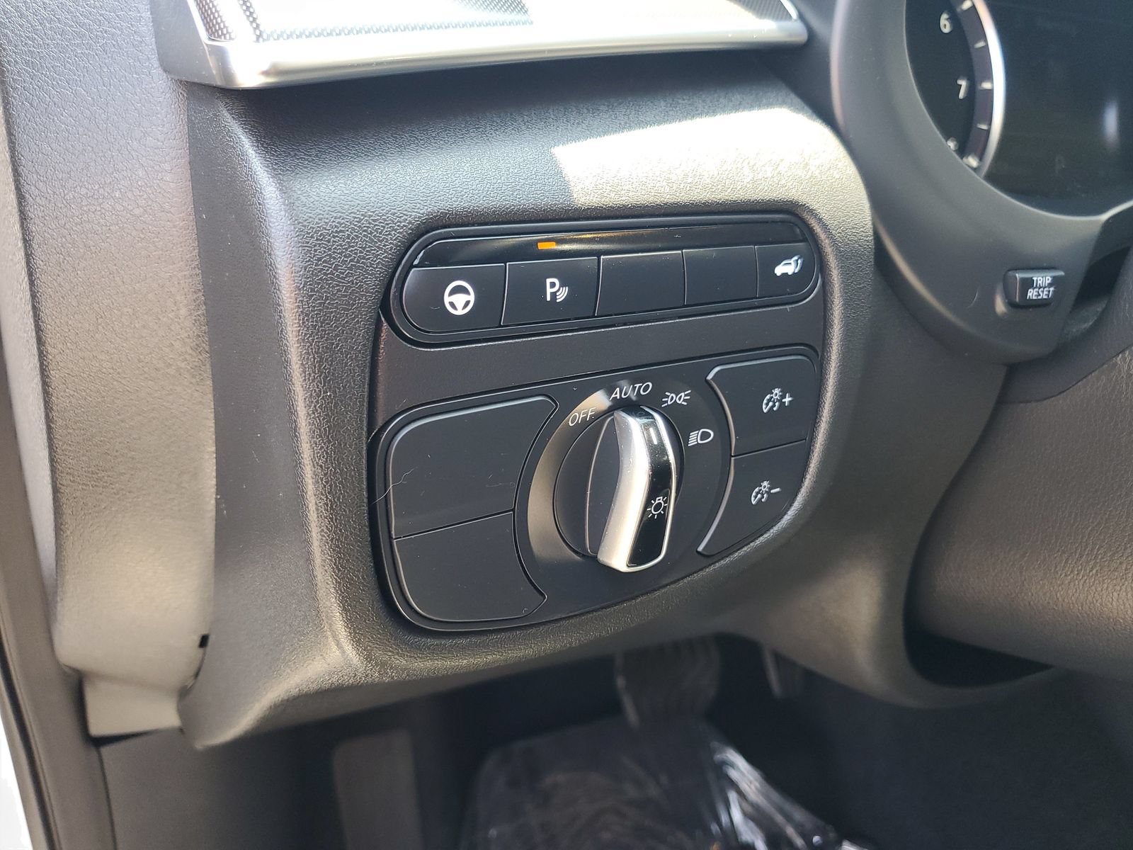 Used 2023 INFINITI QX50 Luxe FWD image 22