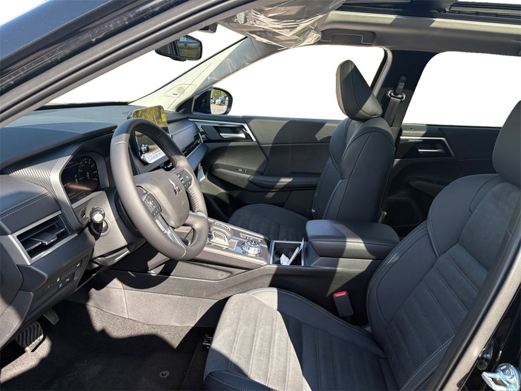 New 2025 Mitsubishi Outlander SE image 3