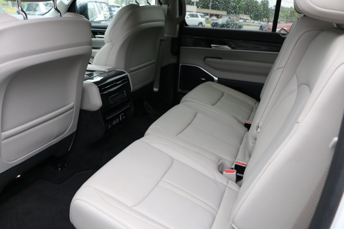 Used 2023 Jeep Wagoneer 2WD image 31