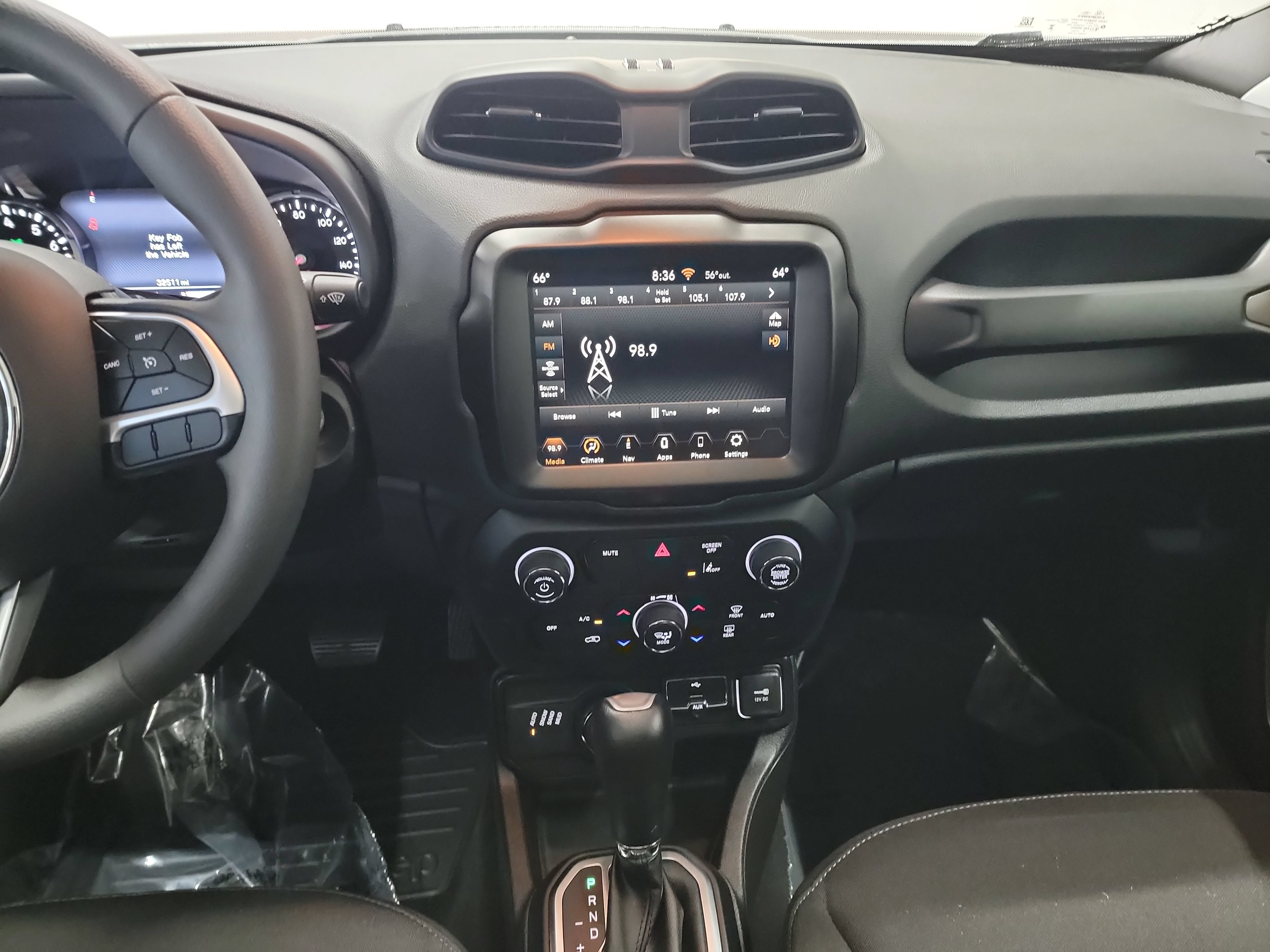 Used 2023 Jeep Renegade Latitude w/ Sun/Sound Group AWD/4WD image 20